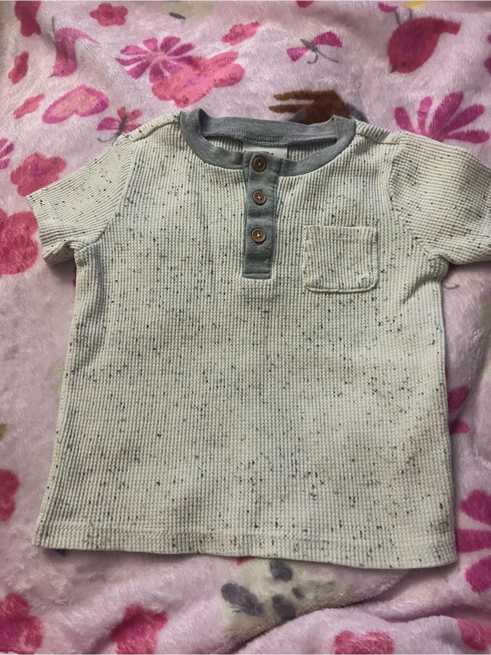 Nicole Miller Cream Speckled Short Sleeve Henley Tee with Gray Trim
